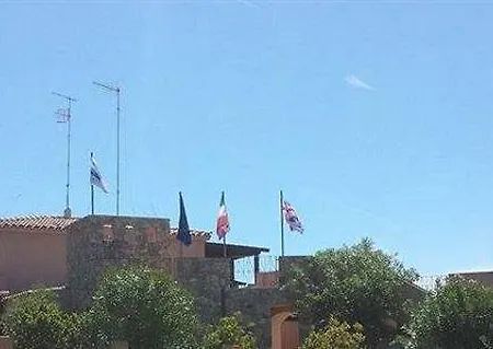 מלון דירות S'incantu 3*