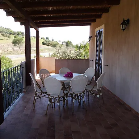 מלון דירות S'incantu 3*