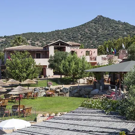 S'incantu מלון דירות 3*