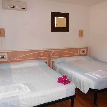 מלון דירות S'incantu 3*