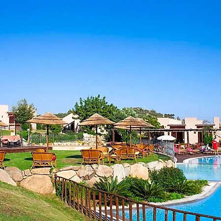 Apartahotel S'incantu 3*
